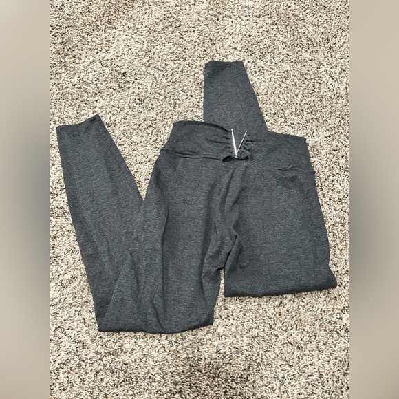 Bombshell Sportswear Victory Leggings - Picture 4 of 7